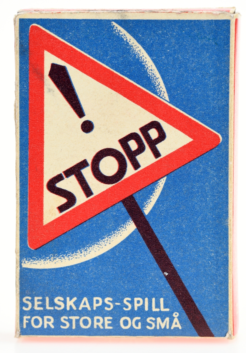 Motivet på esken er et stoppskilt, rød trekant med 
utropstegn og STOPP inni.