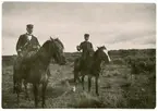 Olof Gyldén och argentinske löjtnanten Brebbin / Brebbia (?) till häst.