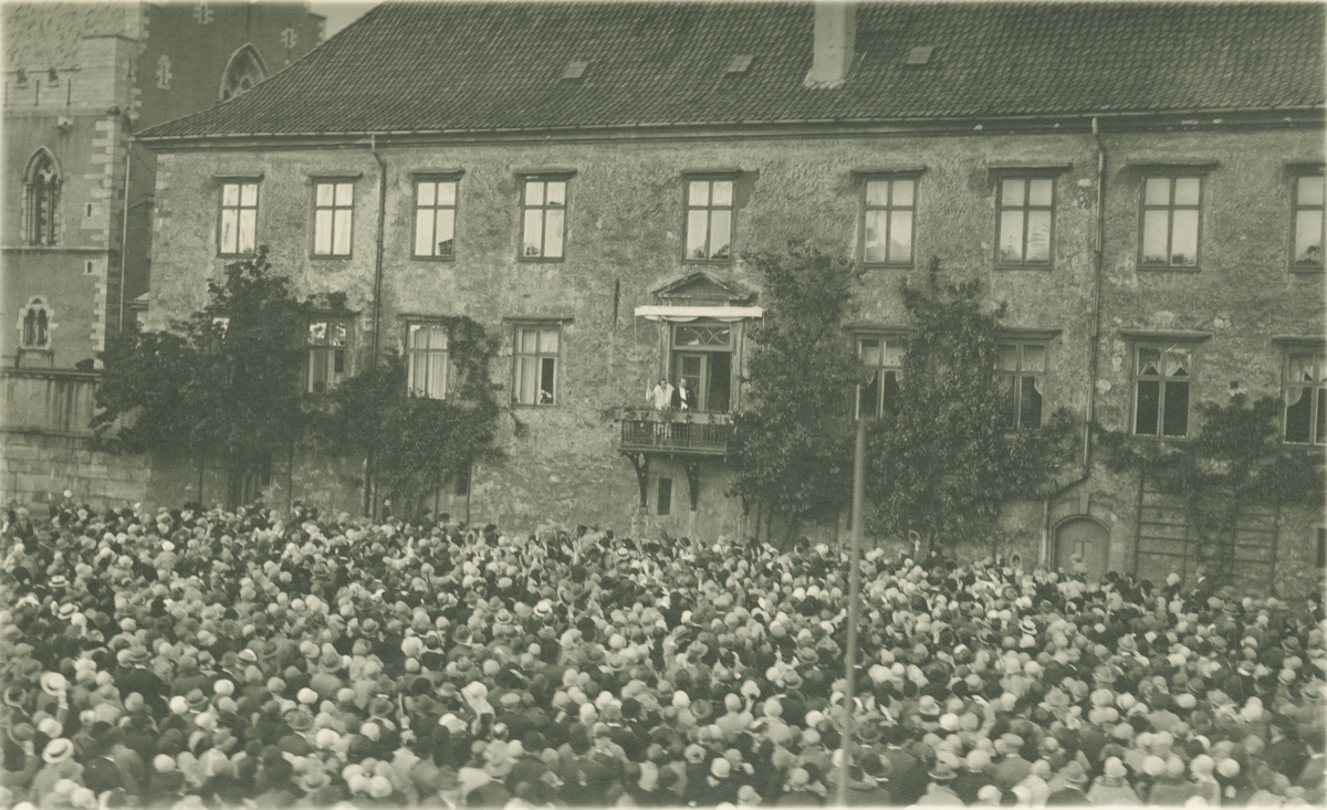 Bergenhus festning, Kommandantboligen. Kronprins Olav og kronprinsesse Märthas første besøk.