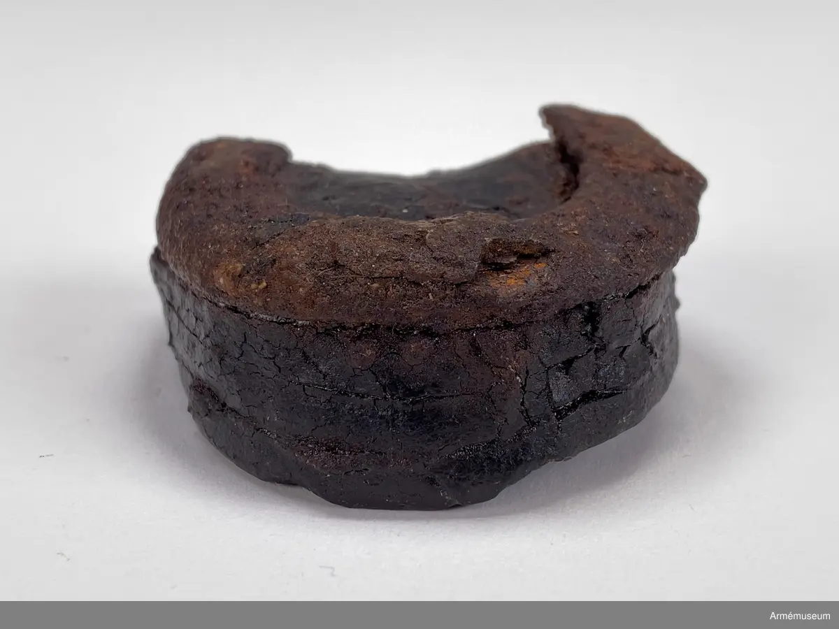 Grupp C I.
Av läder och trä.