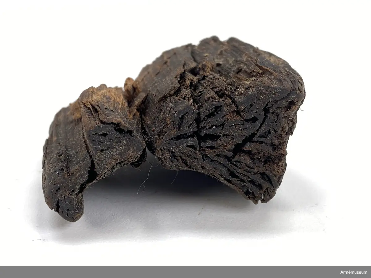 Grupp C I.
Av läder och trä.