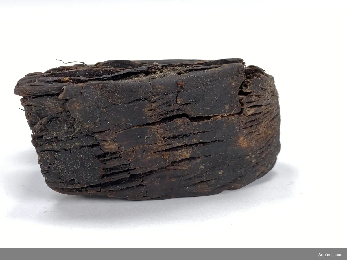 Grupp C I.
Av läder och trä.