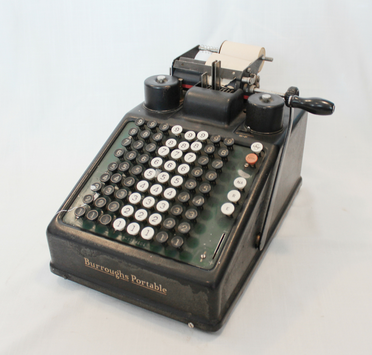 Regnemaskin Burroughs Portable. Laget i USA. 

