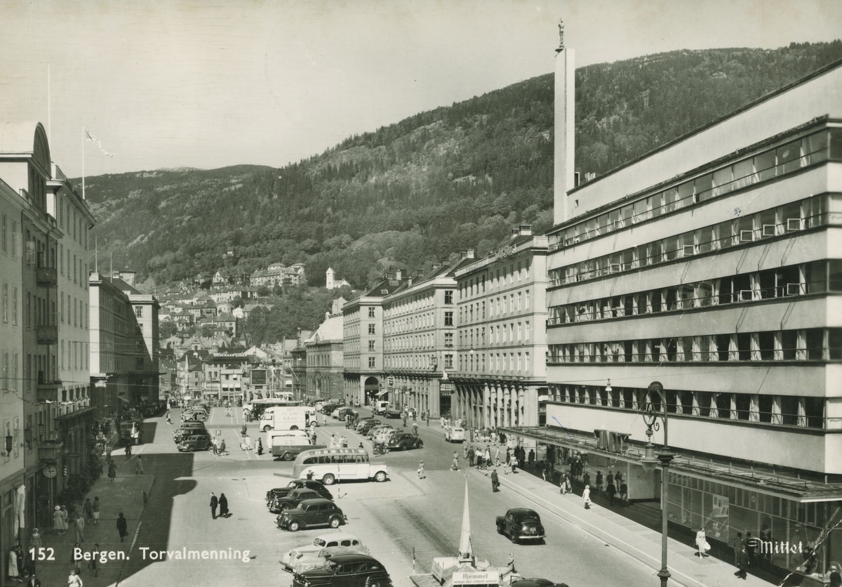 Bergen. Torgallmenningen. Utgiver: Mittet, før 1958.