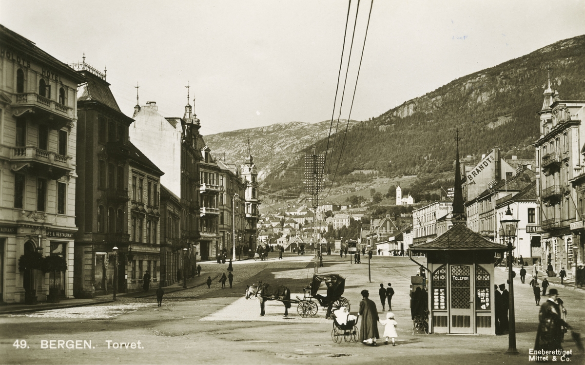 Bergen. Torgallmenningen. Utgiver: Mittet & Co.