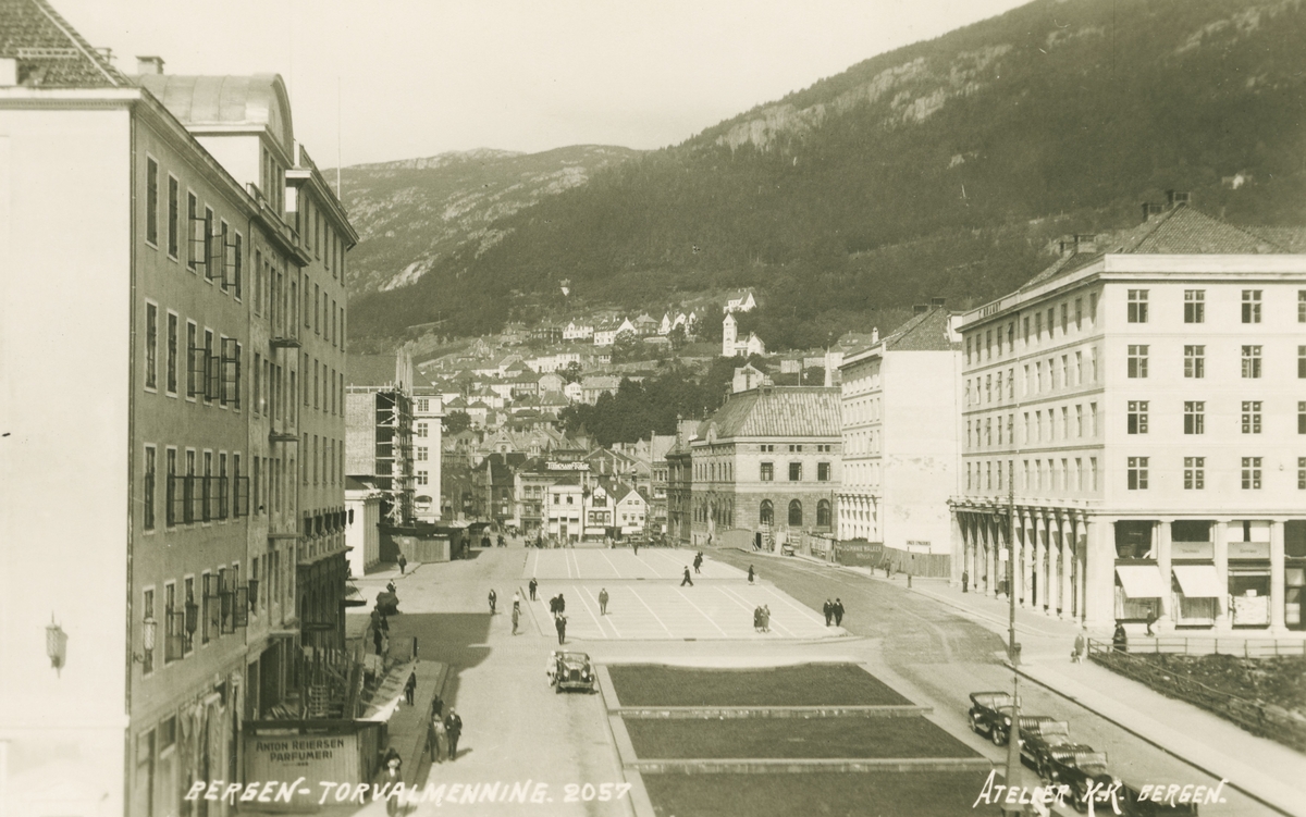 Bergen. Torgallmenningen, før 1950. Utgiver: Atelier K. K.