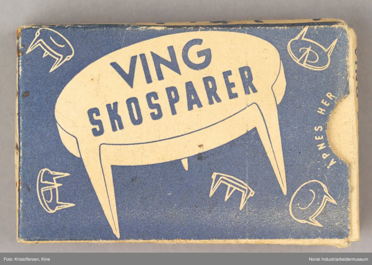 Ving skosparer i original eske. Runde med tre tagger eller tenner.