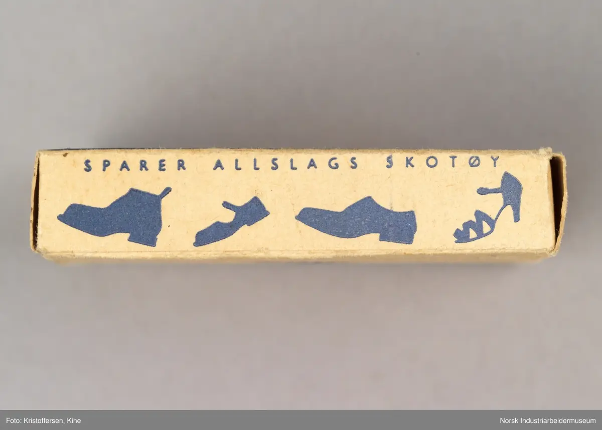 Ving skosparer i original eske. Runde med tre tagger eller tenner.