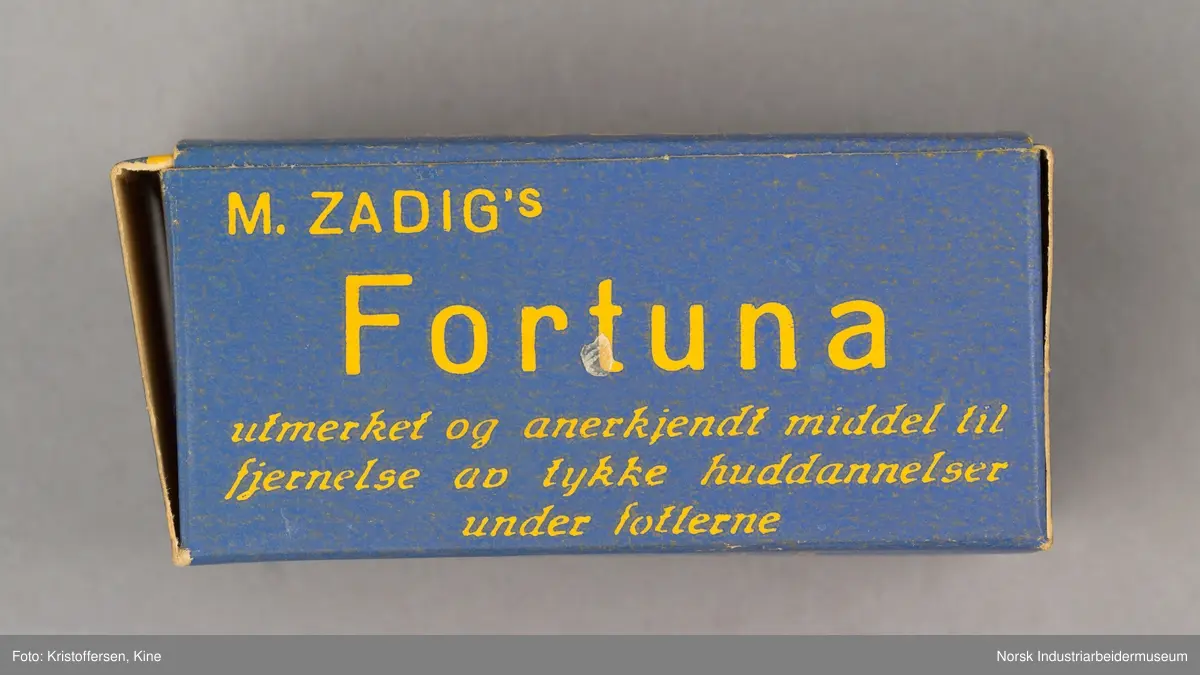 Blå emballasjeeske med gul skrift for M. Zadig`s Fortuna