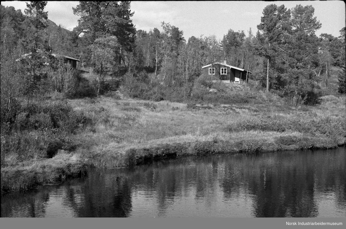 Fra Frøustul feriested, med hytter, bruer og annen arkitektur.