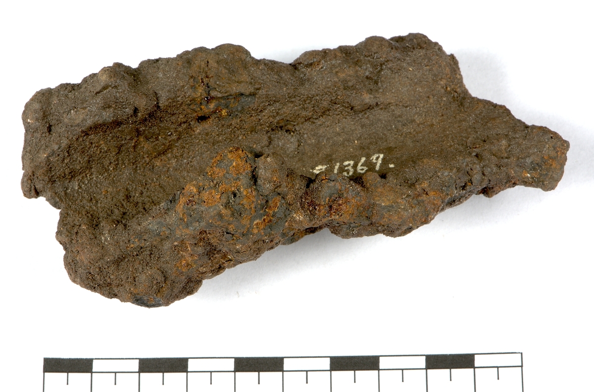 Fragment av rör. Eldvapen?