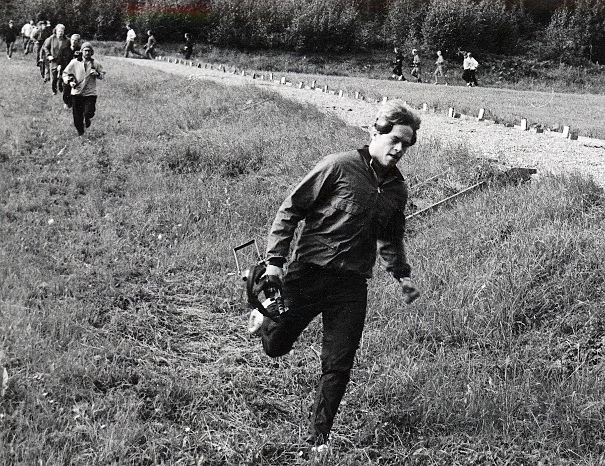 Stora skjutbanan den 29 augusti

Några bilder från skjutmomentet

Bild 1
I täten Dennis Nordsten, sen kommer Bengt-Erik Larsson, Peter Tengbrand, Roger Granath, Lorentz Westerlund och Björn Andersson (Liljehag).

Bild 2
Lorentz Westerlund och Björn Andersson (Liljehag) i närbild.

Bild 3
Harry Söderberg drar ifrån -- och gjorde så ända in i mål -- segrare i H 43.

Bild 4
Dennis Nordsten och Kaj Danielsson.

Bild 5
Fin kurvtagning!