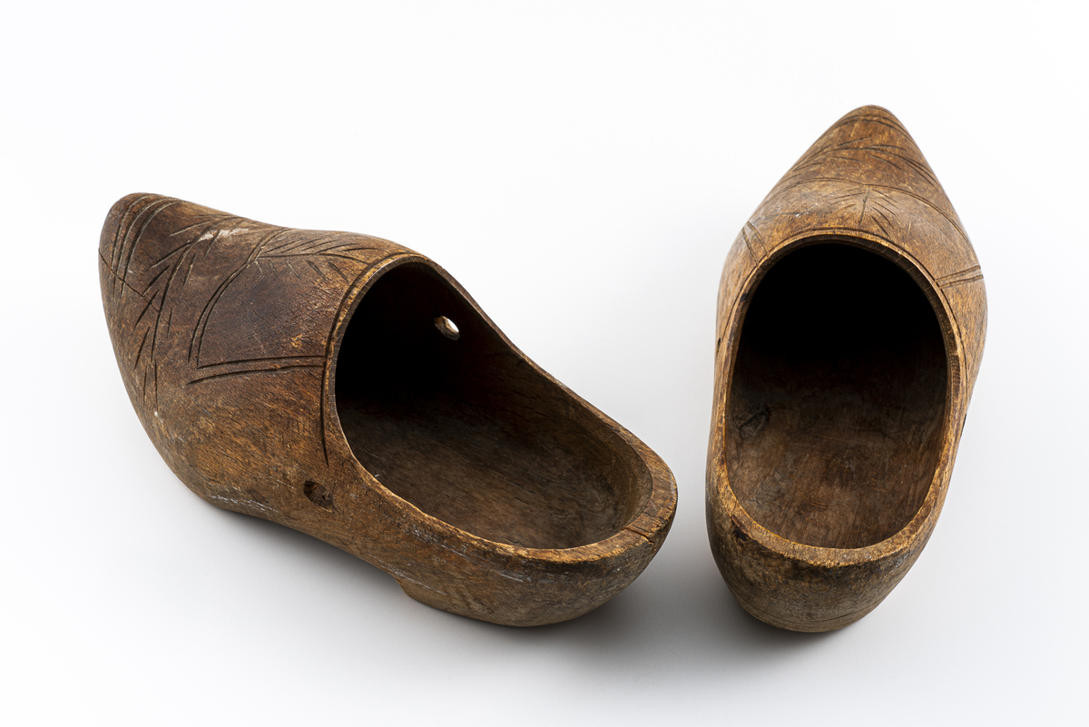 Et par tresko i barnestørrelse. Har tilhørt Sara Fabricius.