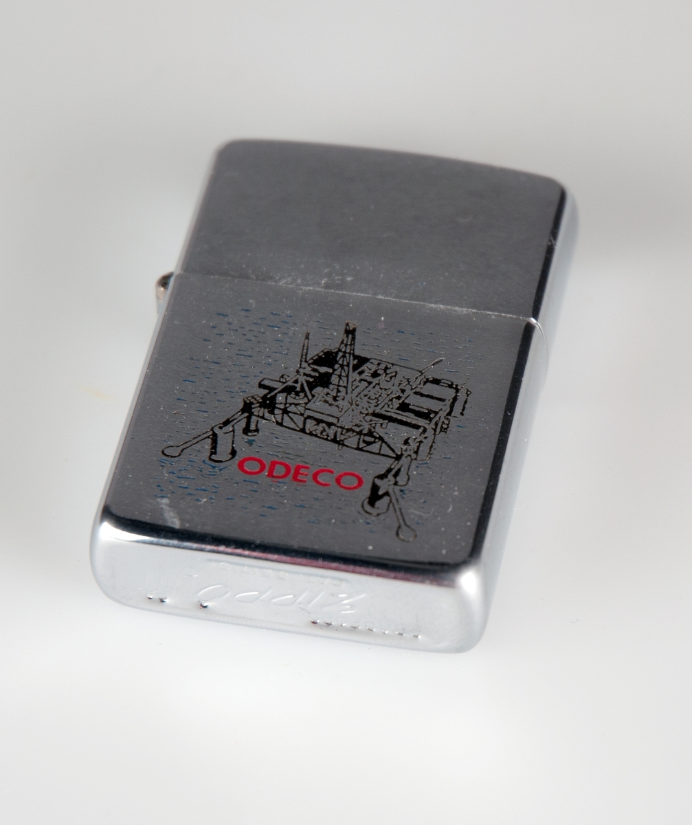 Sigarettenner med dekor.