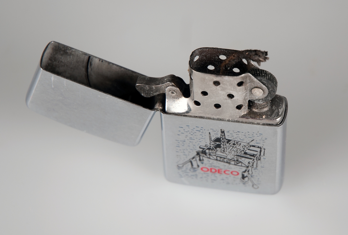 Sigarettenner med dekor.