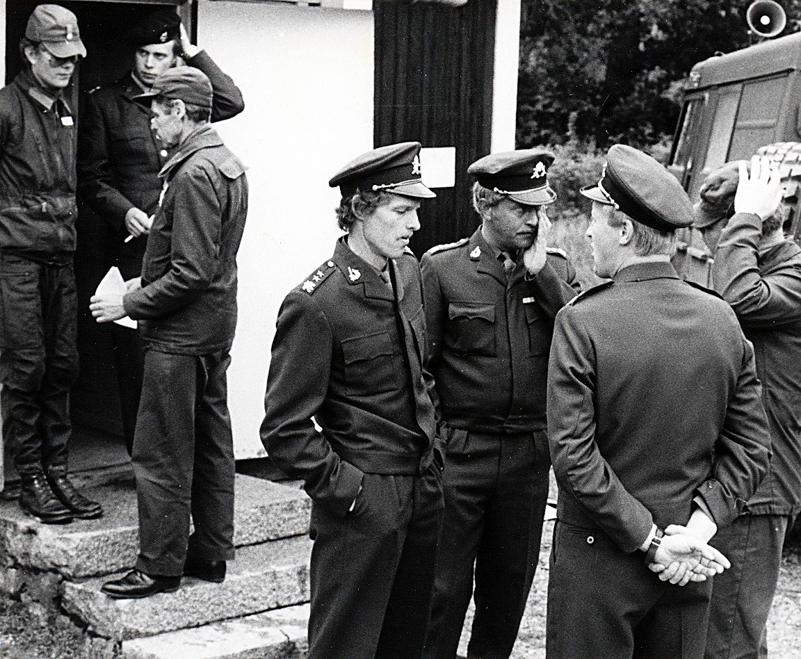 Mariefred den 29 augusti

Några bilder från målområdet vid Fredrikshall, klubbstuga för IFK Mariefred och OK Gripen.

Bild 1
På trappan, tävlingsledaren Karl-Åke Bergström.
I mitten; Björn Andersson (Liljehag) och Christer Blomlöf.

Bild 2
?
Bild 3
Lars Widegren och Jan Forsman. Vid resultattavlan Allan Sjöberg.

Bild 4
I bakgrunden; Allan Sjöberg och Sören Berglund

Bild 5
Yngve Hörndahl.