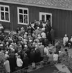 Väla skola. Folksamling vid Väla skola, Skansen.