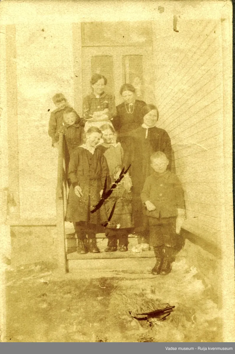 Vesterelv skole i Karlebotn, Nesseby kommune, 1920.