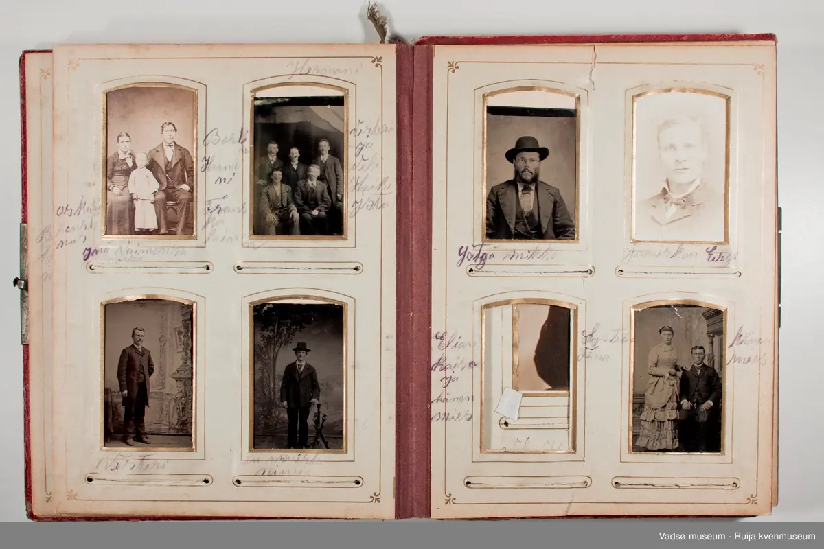 Albumet inneholder familebilder, kabinettkort for det meste. Det er 11 tintype i albumet. 

Om Tintype fotografering:

Tintype kom i 1853. Kvaliteten på bildet var dårlig, men prosessen ble raskt populær blant amatører og kanonfotografere. Dette var en enkel og billig prosess. I stedet for glass ble emulsjonen lagt på en tynn metallplate som ble fortinnet og malt svart. Når negativet lå på en mørk bakgrunn hadde det den effekt at det virket som et positivt bilde. Hos fagfotografen var det gjerne de bemidlede borgerne som lot seg fotografere, men med denne prosessen kunne også arbeideren ha råd til å la seg avbilde. Disse bildene tatt med tintype har i ettertid vært viktige for historikere som har forsket på det lavere sosiale laget av befolkningen.  Tintype prosessen var rask, krevde lite kjemi, og siden metallplaten ikke trakk vann så tørket den med det samme. Bildene kunne klippes til så de passet i medaljonger eller i små papirrammer, og de tålte å bli sendt i posten. Prosessen ble brukt helt frem til 1950 tallet, da den ble overtatt av polaroidfotografiet og 35mm film.