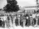 Ceremoni på kaserngården på Ryhov i Jönköping. Prins Carl, prinsessan Ingeborg och svenskbybornas ledare Kristoffer Hoas i centrum.