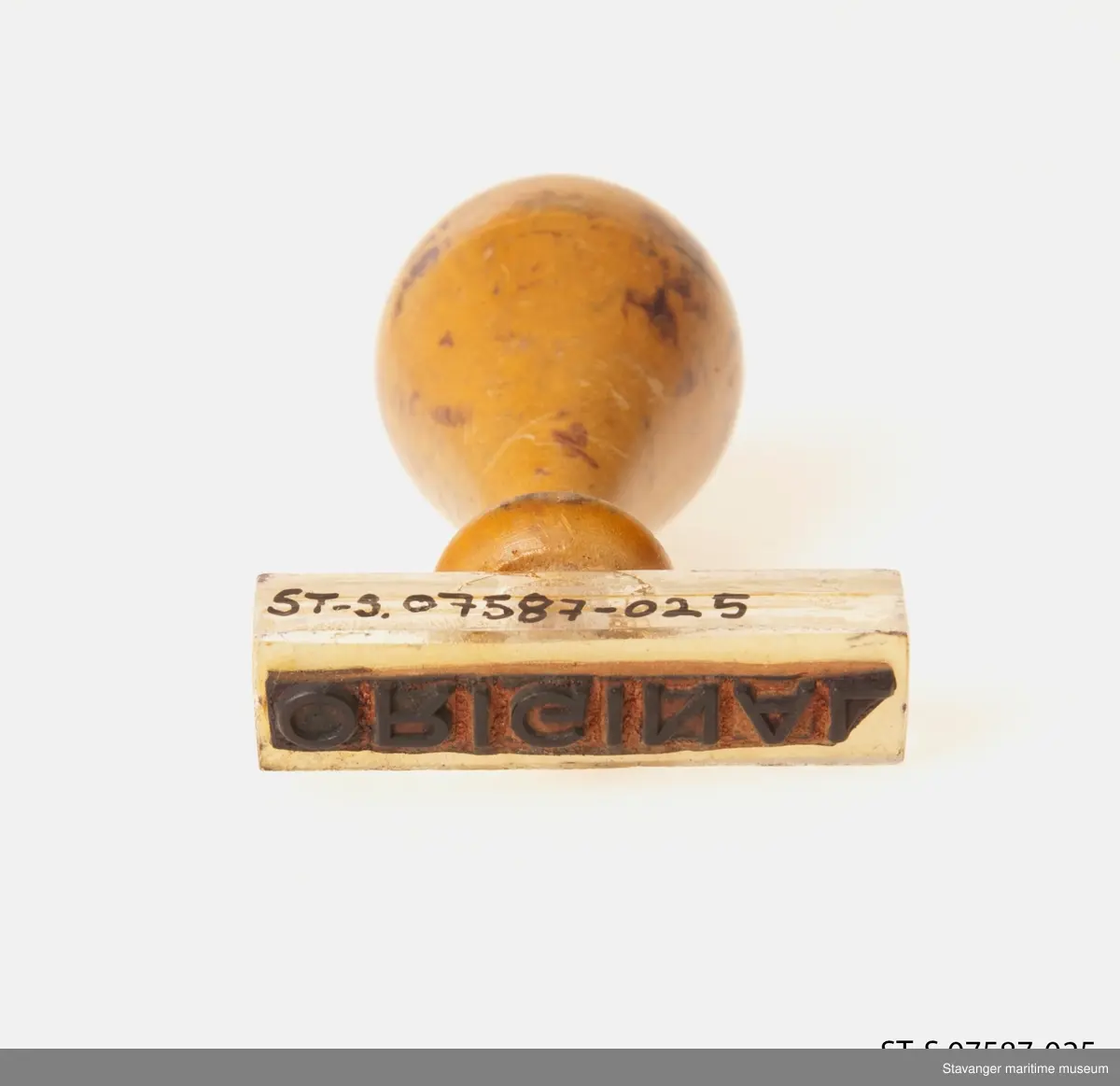 Stempel med trehåndtaket, hvor det står: Original