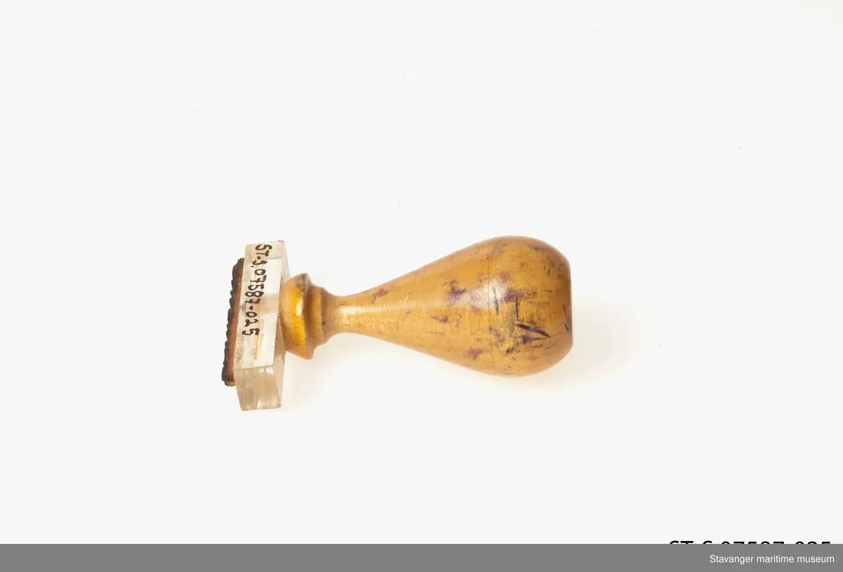 Stempel med trehåndtaket, hvor det står: Original