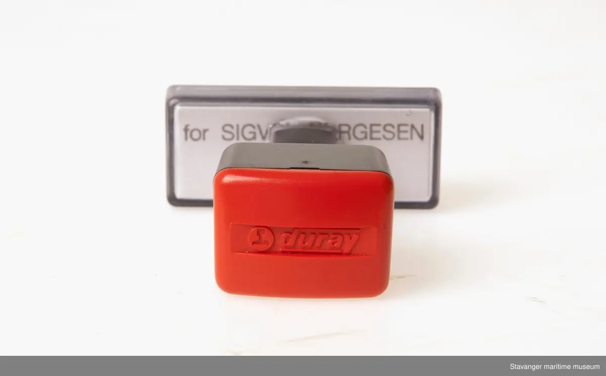 Stempel i plastikk, hvor det står: For Sigval Bergesen, Johs. Thorsen