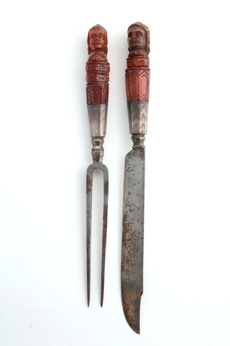 Kniv og gaffel med slire