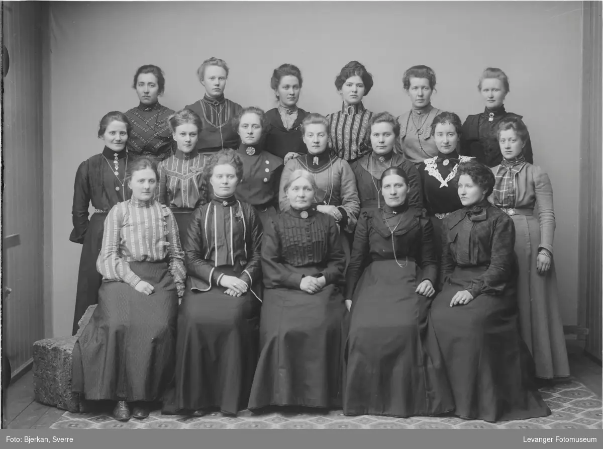 Gruppebilde, Levanger husflidsskole 1904