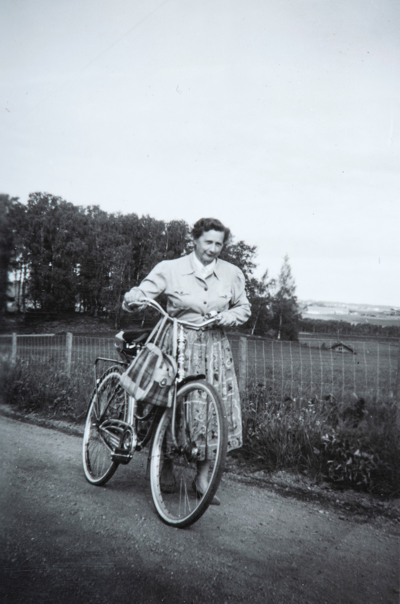 Maja på veg til jobben ved Romedal Trygdekasse.