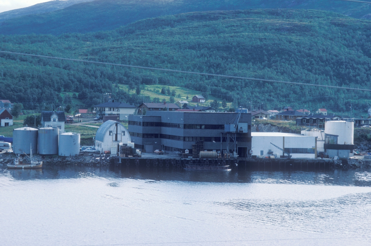 L. Hansen, 1977 : Industribygg i Kaldfjord ved Tromsø.