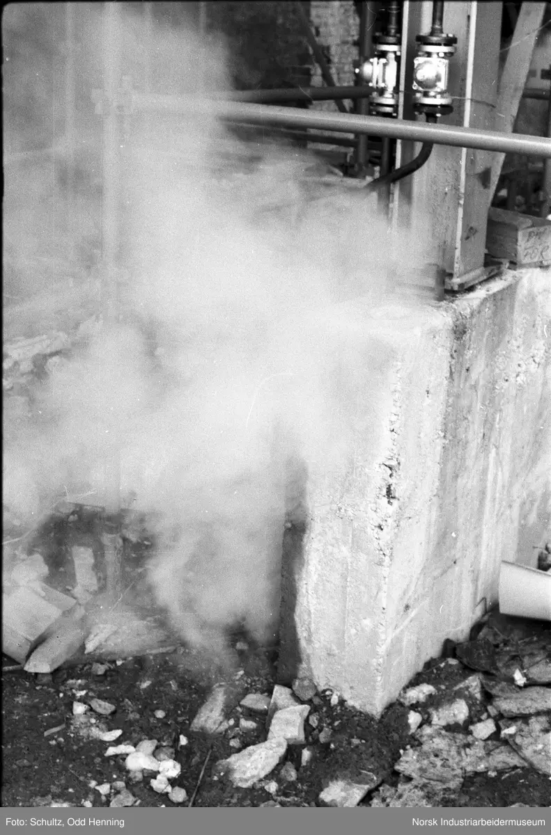Damplekkasje i industriparken.
