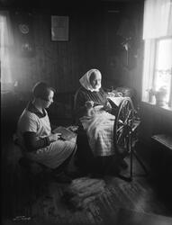 Prot: Genre og stemninger - Bestemor ved Rokken, Blesen