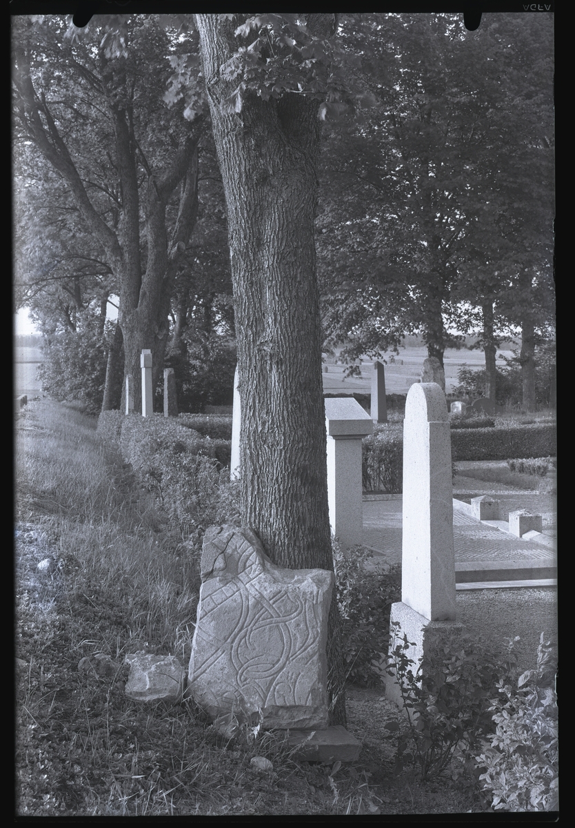 Runsten vid Österunda kyrka, Enköping.