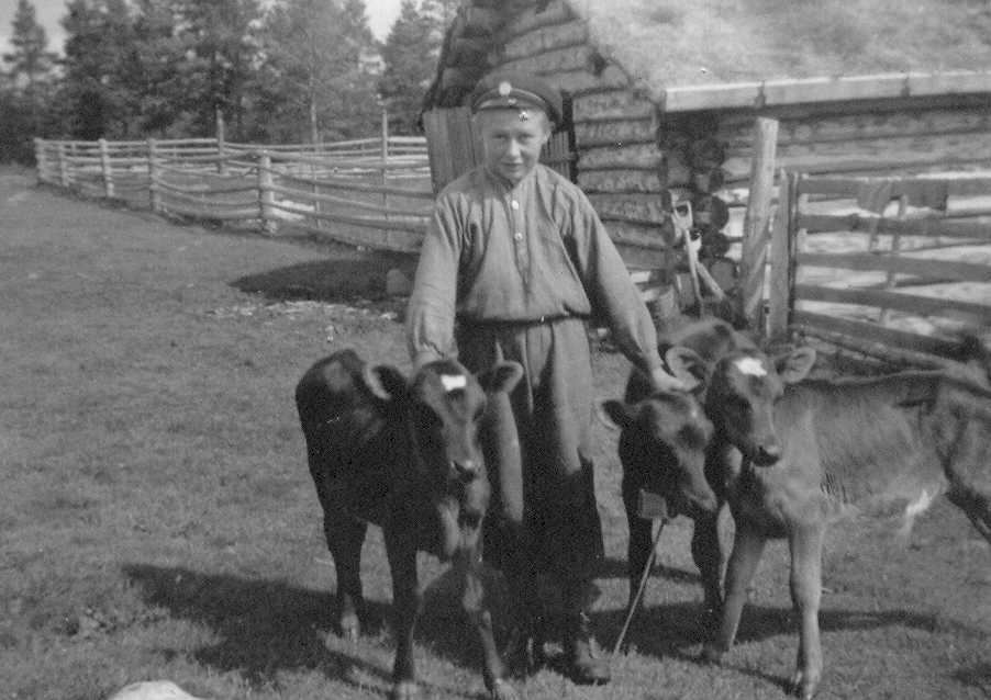 Torgrim Mømb på Karlshaugvollen, ca. 1938. Å15