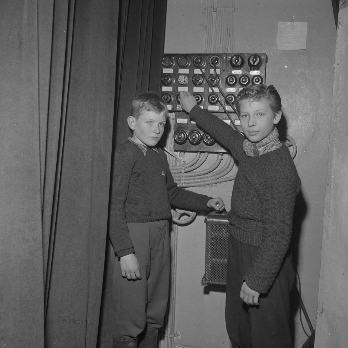 Elever ved Singsaker skole med julespill til inntekt for Ungarnhjelpen