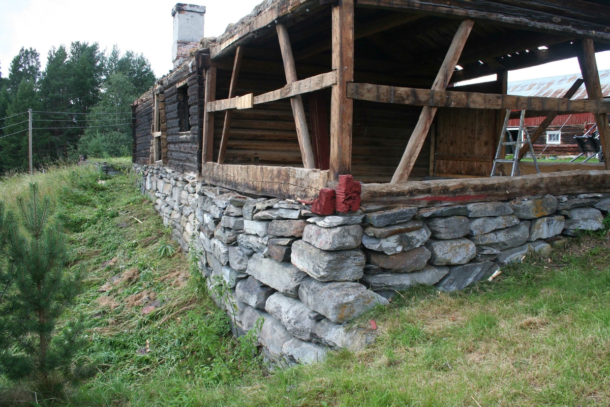 Eldhus, grunnmur, steinmuring