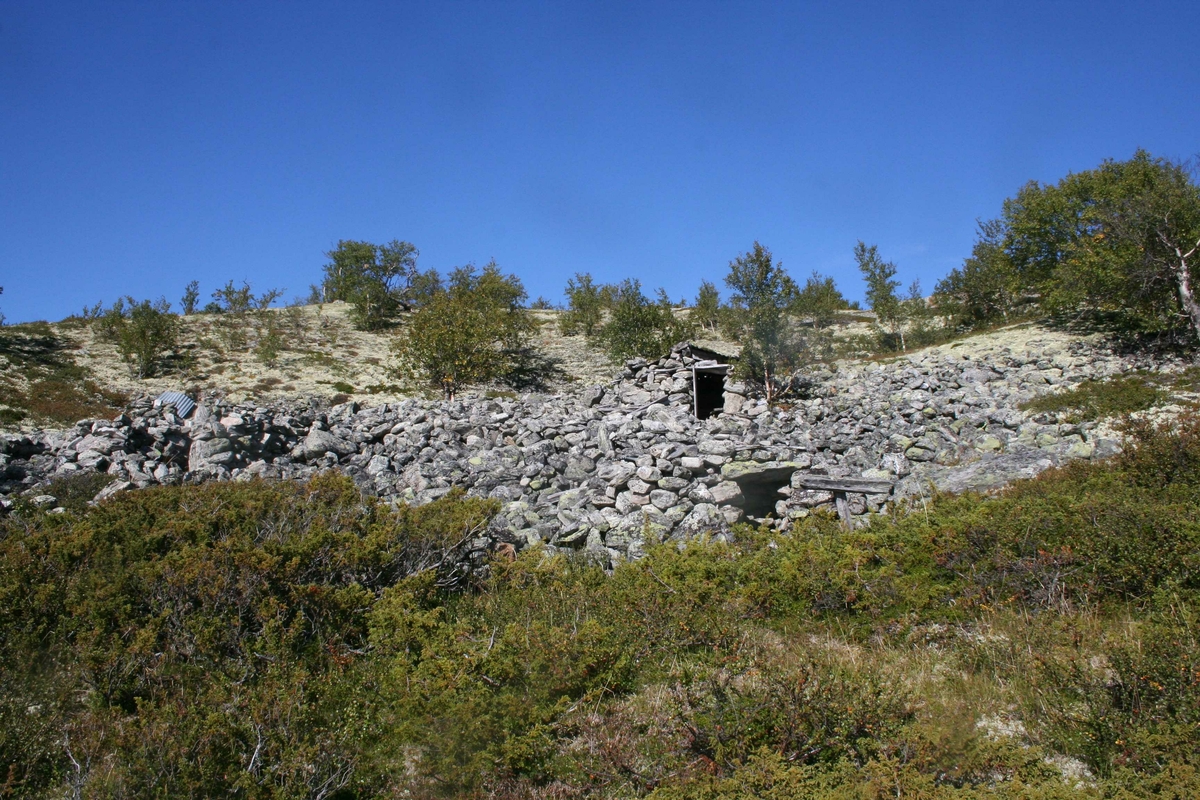 lekehytter i steinura, Mjovassdalen, 