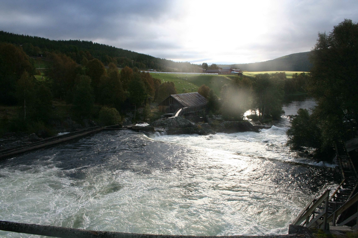 Atnbrufossen, Atnbrua