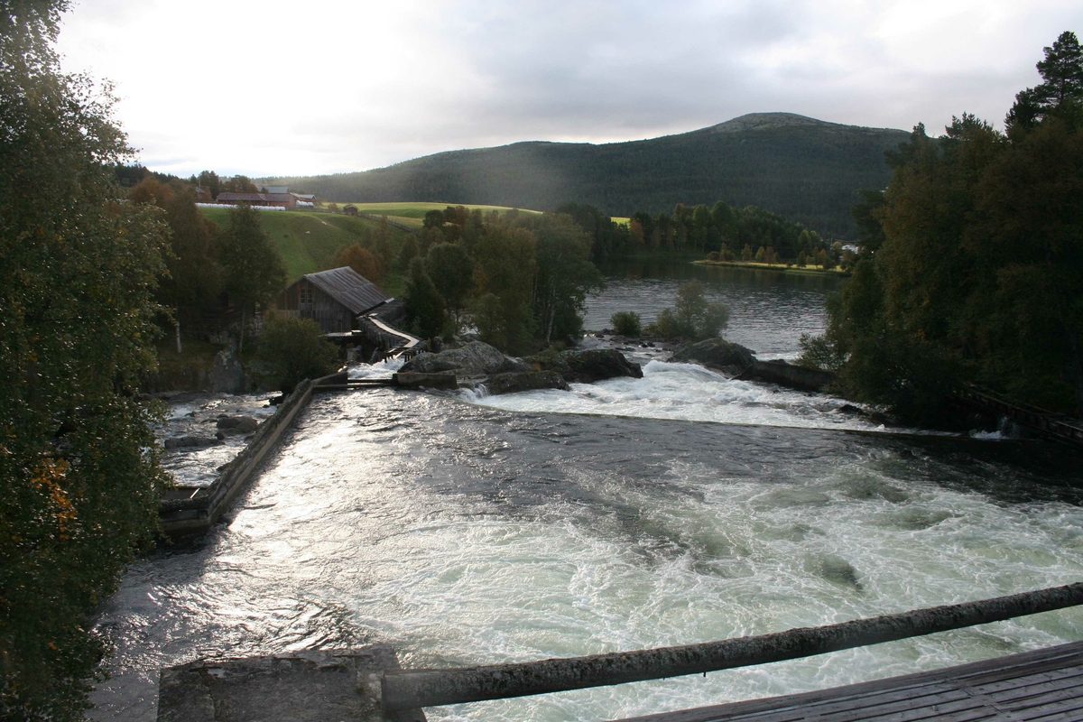 Atnbrufossen, Atnbrua