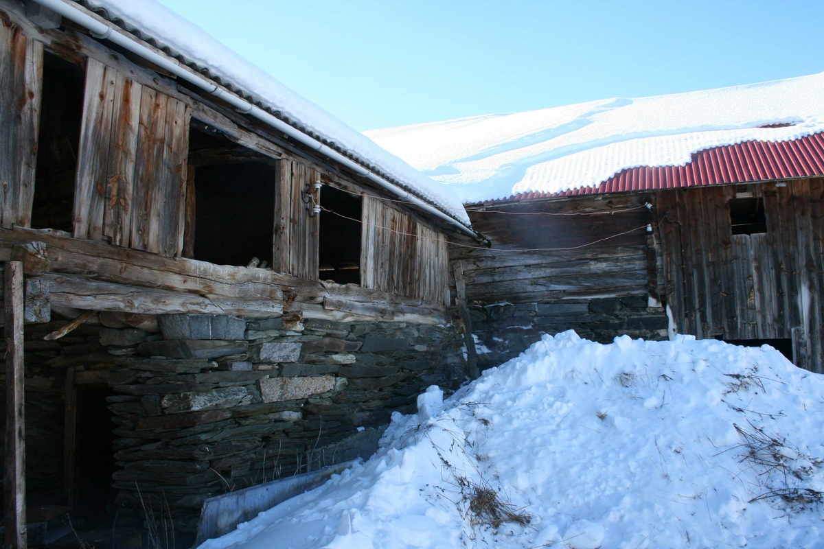 Henningsmo, uthus, steinfjøs