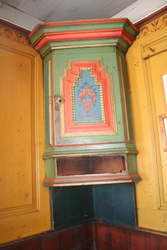 Hjørneskap med franskel lister, Neby Bortistuen