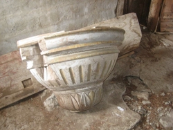 Kapellinteriør, prekestol, himmel, alterskrankel, Vollan