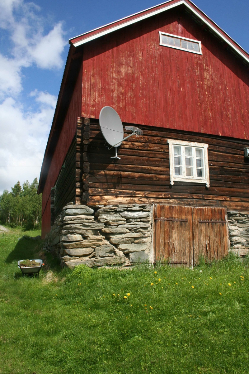 Fjøs, møkk-kjeller mur Nyhus Dalsbygda