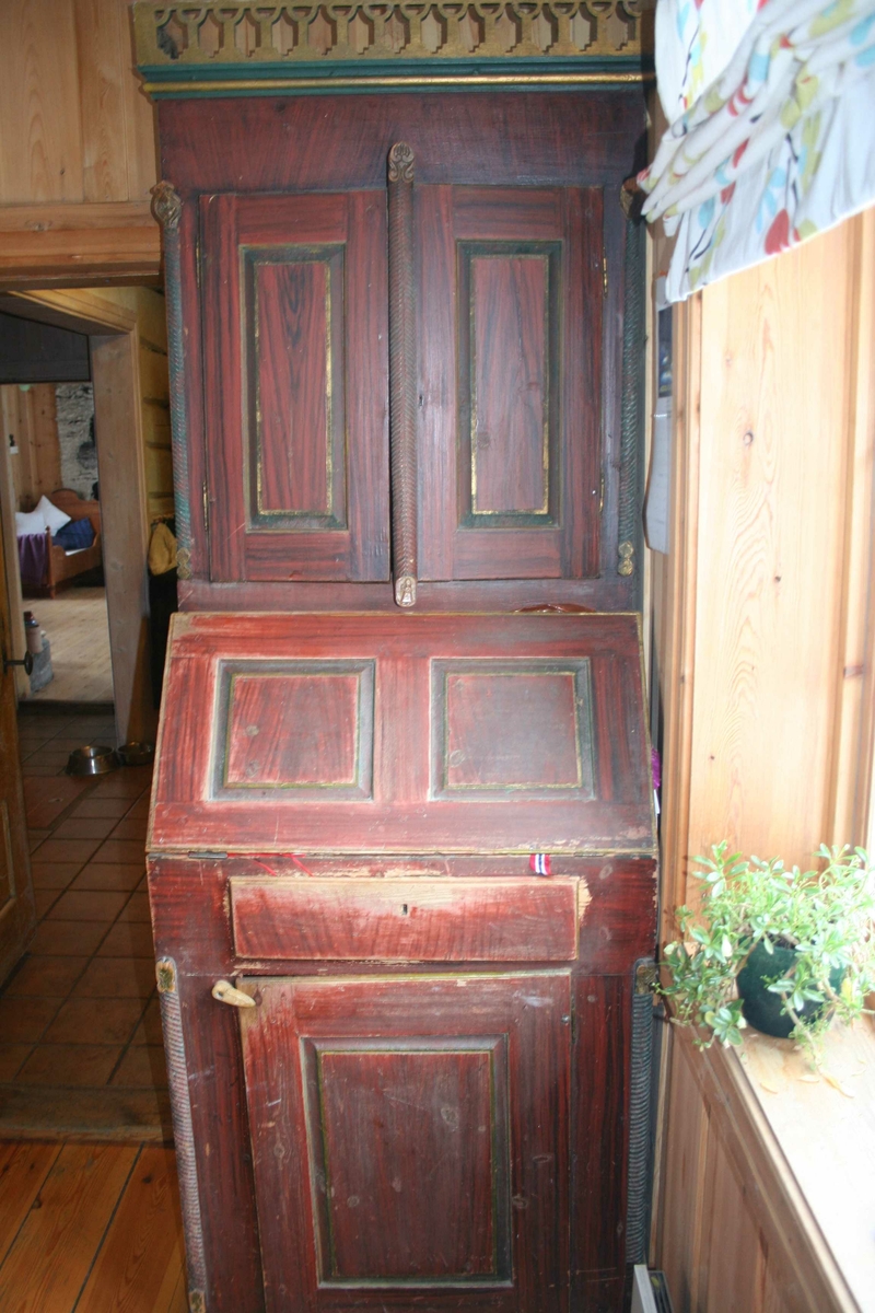 Skap med detaljer, Dalstrøen, Fåset