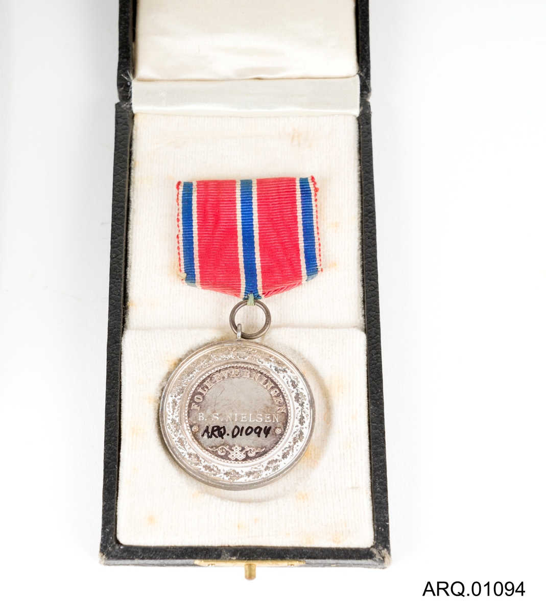 Engel, basun og flagg