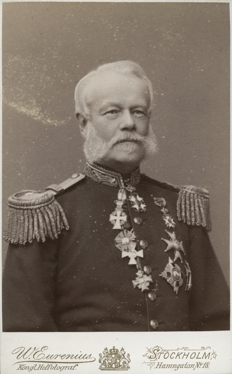 General i uniform.