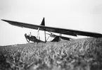 Glidflygplan G 101, SG 38 på ett flygfält, 1940-tal.
