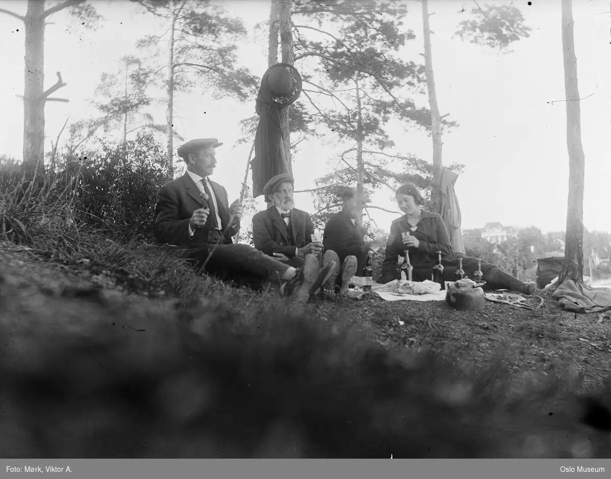 landtur, menn, kvinne, kaffekjele, ølflasker