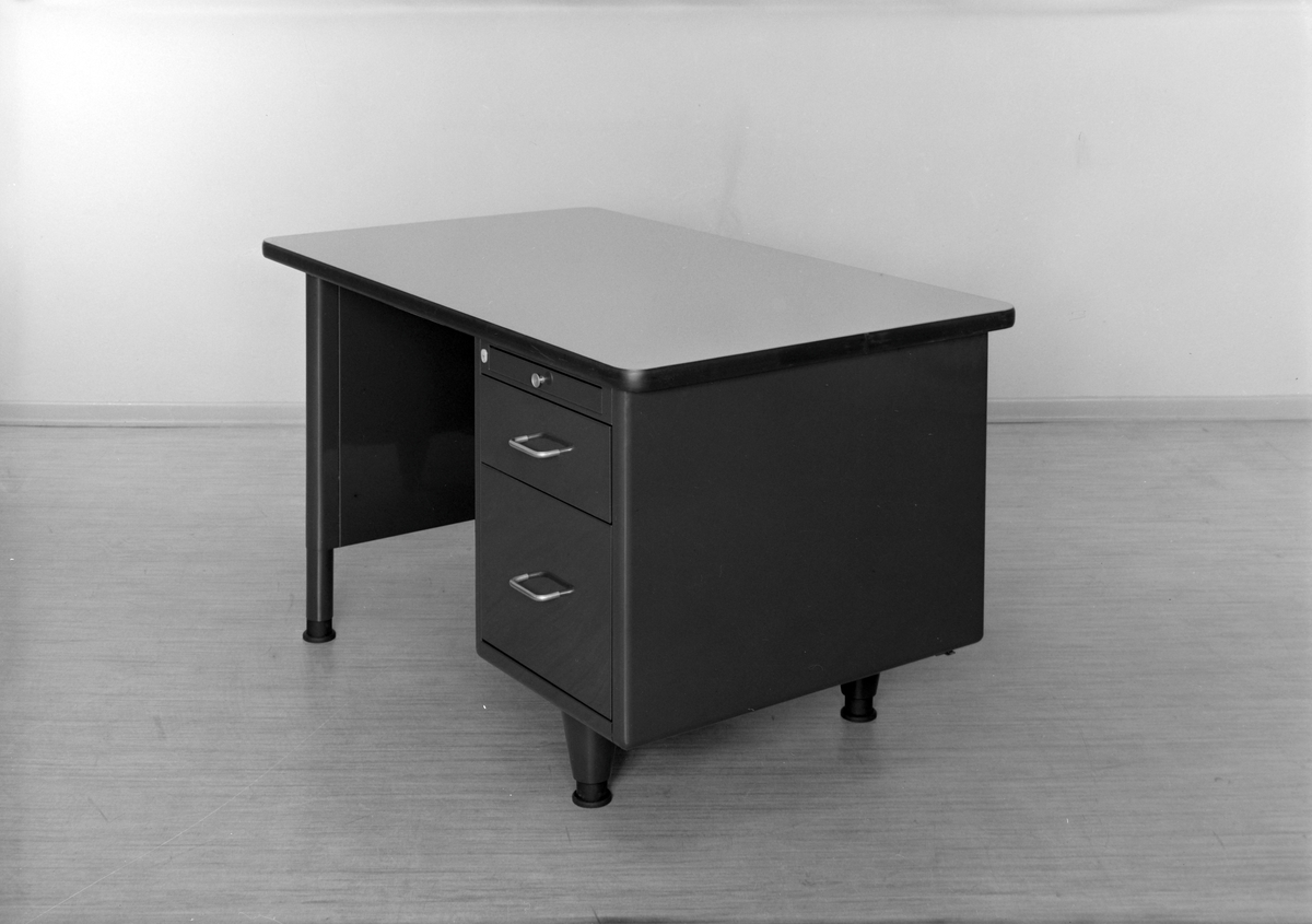 Skrivebord ved Nobø Fabrikker